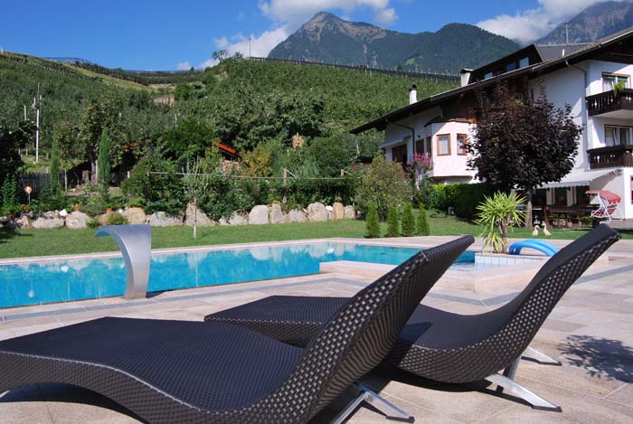 Urlaub mit Schwimmbad Dorf Tirol
