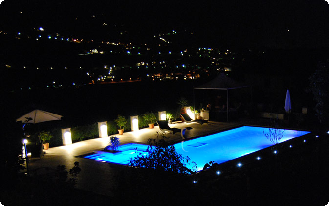 Nachtaufnahme Hotel Quelle in Dorf Tirol bei Meran